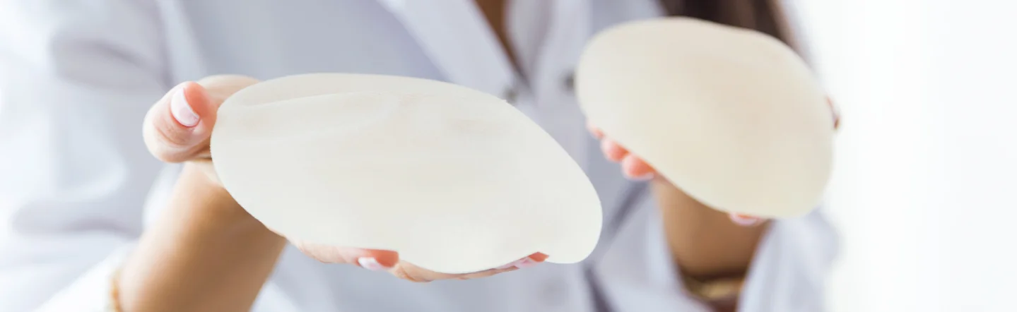 imagen principal de Mamoplastia híbrida